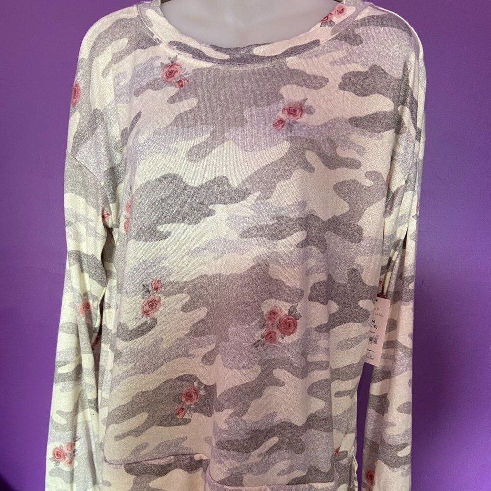 Secret Treasures Camouflage Floral Top M Long Sleeve Cream Gray Red